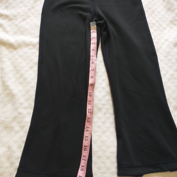 Lululemon capris size 4.   H - Picture 9 of 9
